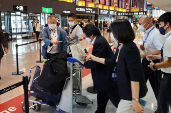 '막말 물의' 소마 日공사, 일본으로 출국