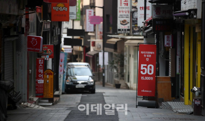 [포토]적막감 흐르는 명동거리