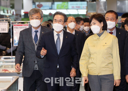 [단독]올 추석 선물 한도액 20만원 인상 안될듯…청렴선물 권고안은 '무산'