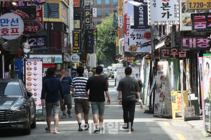 [포토]대체휴일에도 발길 끊긴 음식점 거리