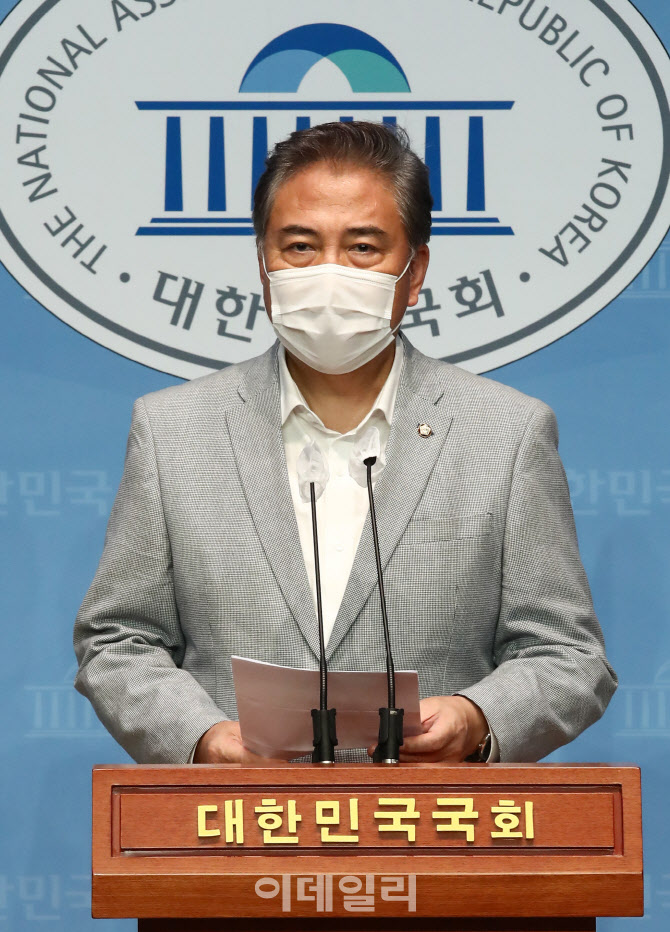 [포토]박진, 한미 백신스와프 촉구 관련 기자회견