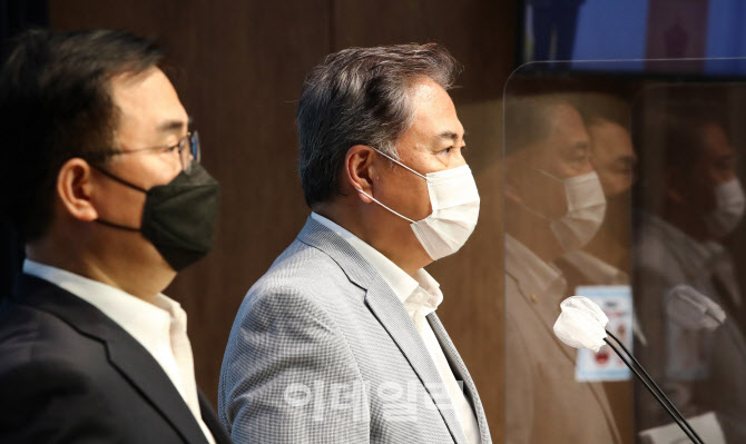 [포토]박진, 미국 여야 의원 한미 백신스와프 촉구 기자회견