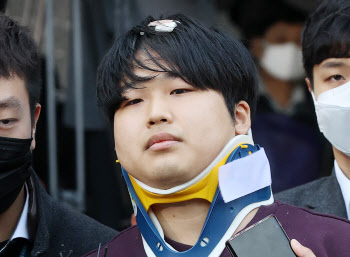 '박사방' 조주빈·강훈 강제추행 첫재판, 코로나19 여파로 연기
