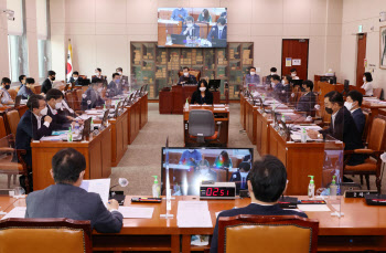 與, ‘언론중재법’ 초강경 속도전…‘독소조항·언론통제’ 반발여론 무시(종합)