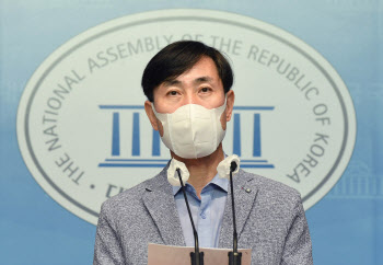 하태경 "돈 주면 아이 낳을 거란 환상 버려야..출산장려 폐지"