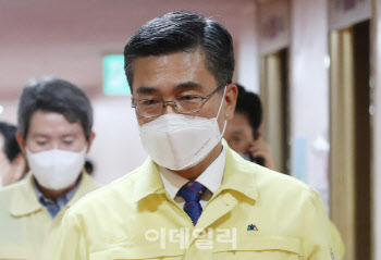 `환골탈태` 또 꺼낸 서욱 “軍 성폭력, 엄중 인식…낱낱 수사할 것”