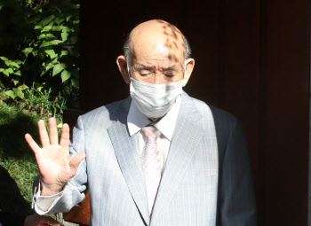 “성관계 하자” 70대 염산테러 스토커, 항소심서도 징역 3년