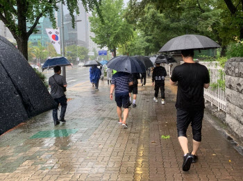 폭우에 거리로 뛰쳐나온 자영업자들…“이번주엔 전국 차량시위”
