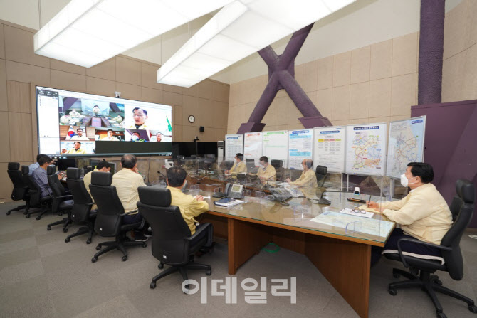 태풍 북상에…코레일, 열차 감속·운행중지 검토