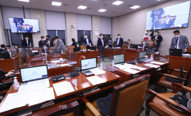 국회, 오늘 본회의서 언론중재법 처리…與野 충돌 불가피