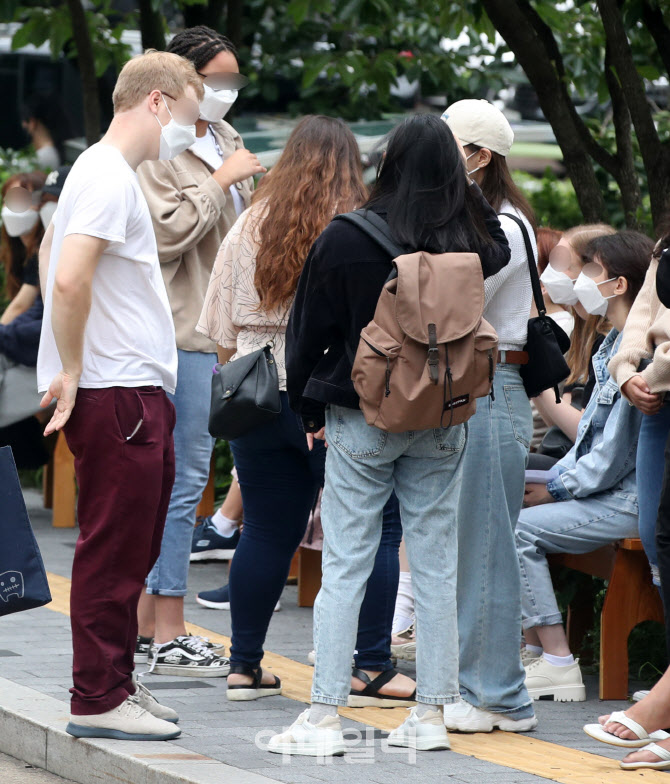 [포토]코로나19 검사소 찾은 외국인들