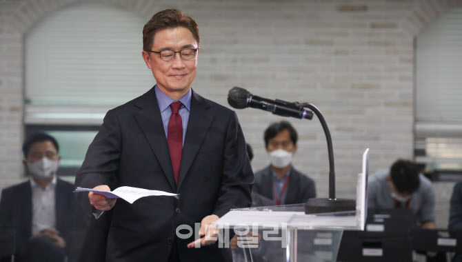 [포토]최재형, '정치가 부끄럽지 않은 나라 만들 것'