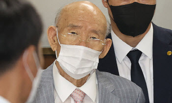 '혈액암' 전두환, 퇴원 후 자택으로…"치매로 입원 기억 못해"