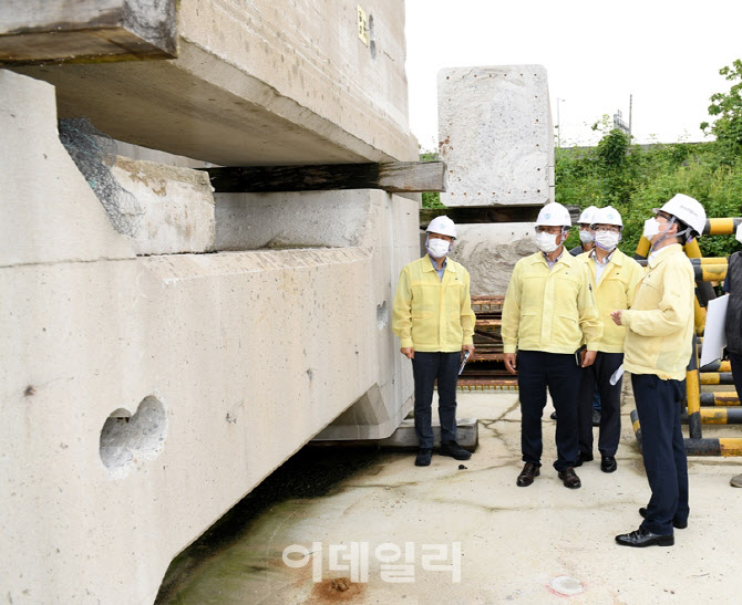 [포토]최종환 파주시장 "리비교 문화공원, DMZ연계 대표 관광지 될 것"