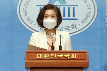 양이원영 "게임하듯 의원직 던진 윤희숙..뭘 위해 정치하나"
