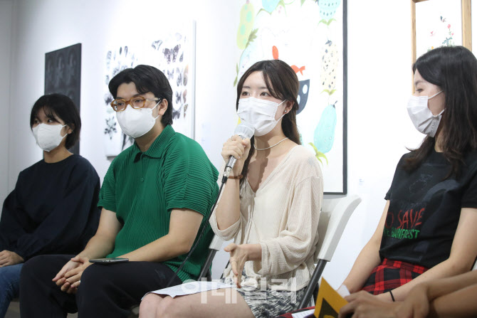 호박 따와 한국화 속에..재기발랄 4人 "젊음의 호기로 쿠사마 오마주"