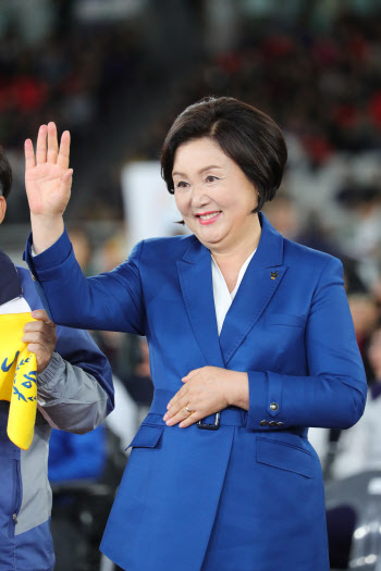 김정숙 여사 “낯선땅에도 뿌리내리는 미나리는 우리 자화상”