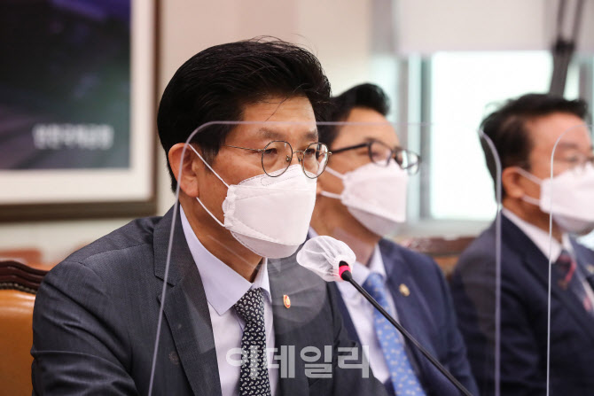 [포토]노형욱, '직방 중개업 진출, 기존 중개업자와 상생할 수 있는 방안 찾아야'