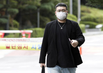 '대마 흡연' 킬라그램, 징역 1년 구형…"美 추방 원치 않는다"