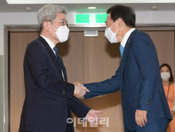 고승범의 대출 죄기 통했을까…금융지주 회장들에 던질 메시지