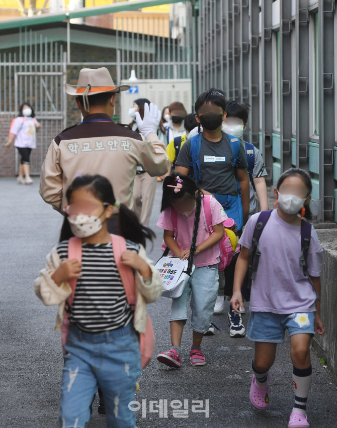 [포토]사회적 거리두기 4단계 속 '등교 확대' 첫날 풍경