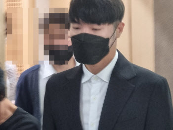 '프로포폴 상습투약' 휘성 "부끄럽다" 항소심 '징역 3년 구형'