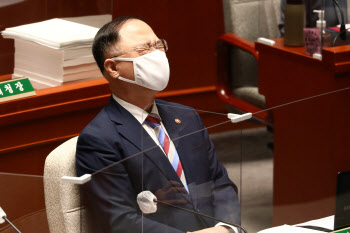 "탄탄한 재정" 맞지만 "비어가는 곳간"도 맞다…재정정상화 시급
