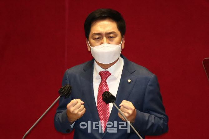 [포토]김기현, 문재인 정부 소주성은 '빚더미주도 성장'