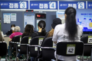 얀센 맞고 뇌출혈 온 30대…"과체중이 기저질환이냐"