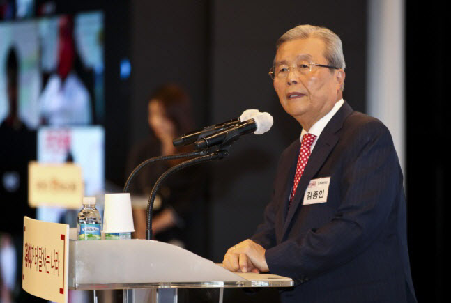 김종인 "윤석열, 어려운 상황 직면…국민의힘 입당 후회할 것"