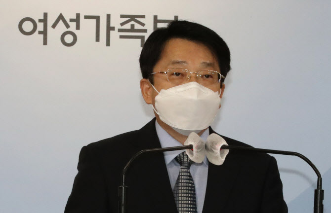 홀로 자녀 키우는 저소득 한부모 가정, '소득공제 30% 적용'