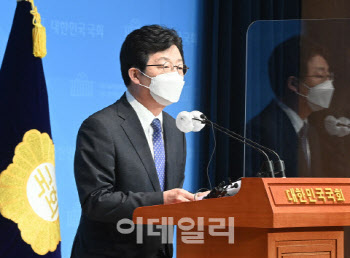 유승민 "文정부 부동산 정책 멈춰야…상황 더 끔찍해질 것"