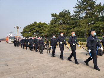 "해외 금융 사이트 접속했나요" 中 개인 휴대폰 감시 의혹