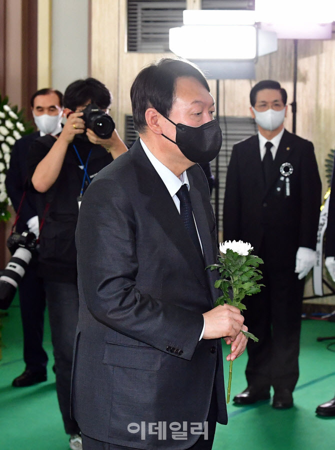 [포토]故 조용기 목사 빈소 찾은 윤석열