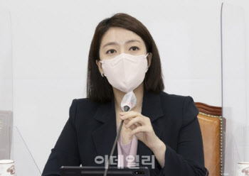 실버케어센터 백지화에…배현진 "해냈다" 성명 뭇매