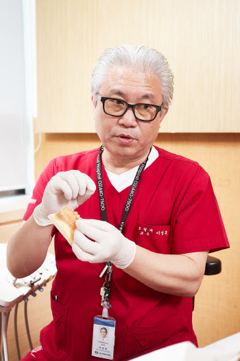 100세 시대 건강한 노년층 임플란트 고민의 모든 것