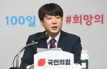 `파격의 100일` 이준석, 리더십 위기도…"더 나아질 것"