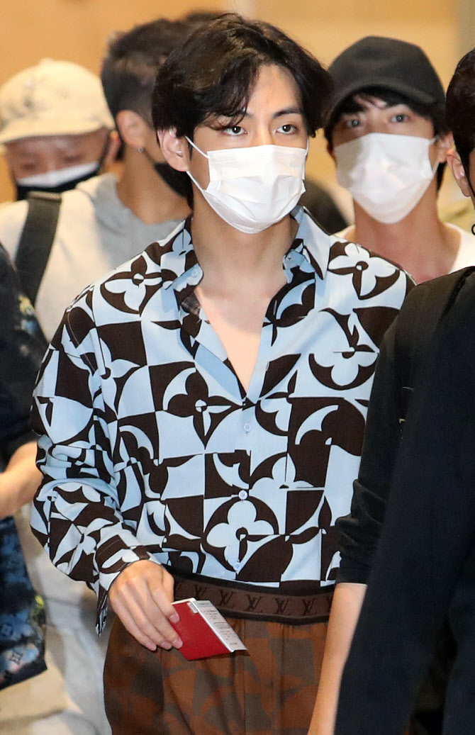 '대통령 특별사절' BTS, 유엔 총회 참석 위해 뉴욕으로 출국