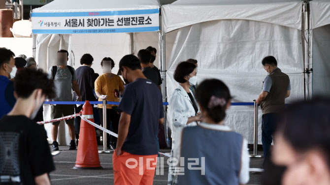 4차 대유행 장기화…유치원·건설현장 등 집단 감염 잇따라