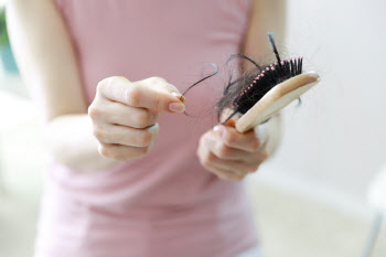너무 비만해도 말라도…탈모 위험성 높아져