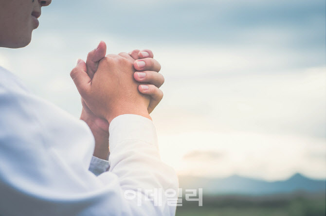 '대변섭취·불가마버티기' 엽기 신앙훈련…교회 관계자들 혐의 부인