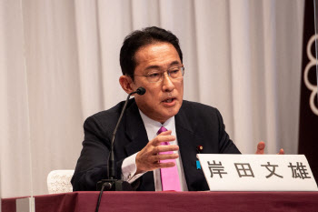 ‘온건 보수’ 기시다, 자민당 총재 당선…일본 100번째 총리 된다