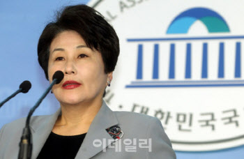 "文부친이 빼박 친일파"…전여옥, '尹부친 친일파' 주장에 반박