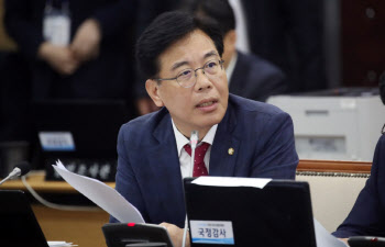 “文정부 징벌적 과세정책, 매물잠김에 집값 급등”