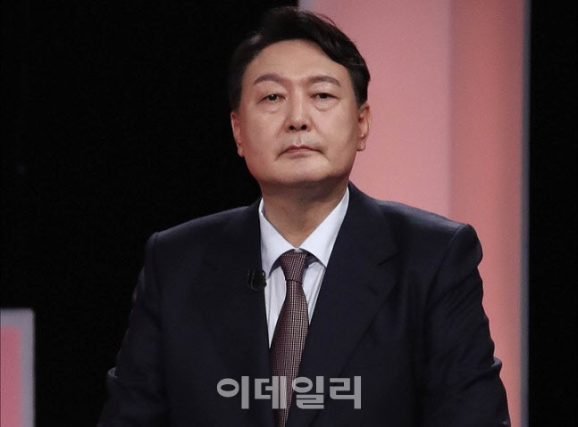 ‘위장 당원’ 사과 요구에…윤석열, 증거로 꺼낸 커뮤니티 보니