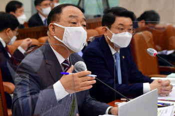 홍남기 “가상자산 내년 1월 과세…부동산 투기수익 몰수”(종합)