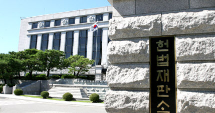 선거일 기준으로 선거 연령 산정…헌재 "합헌"