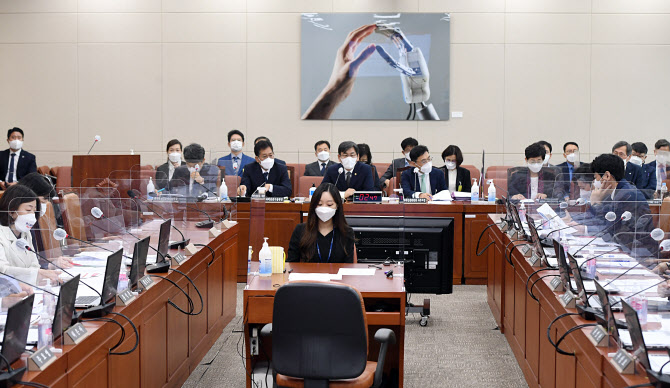 원전 검증 적합성 논란에…STX엔진 "시험성적 위조 인정, 이번엔 잘할 것"