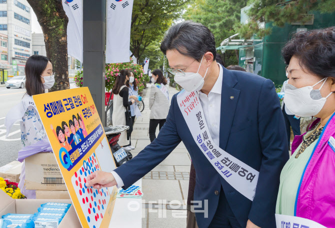 [포토] 성매매 근절 캠페인하는 채현일 영등포구청장