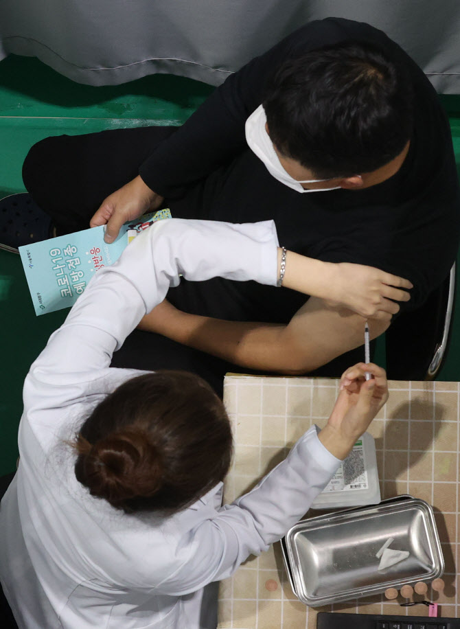 "어느 시기든 안전"…임산부 백신 예약 첫날, 994명 참여(상보)